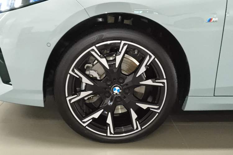 Used BMW 2 Series 2025 225L M Sport Night Edition Package Left Front Wheel Hub