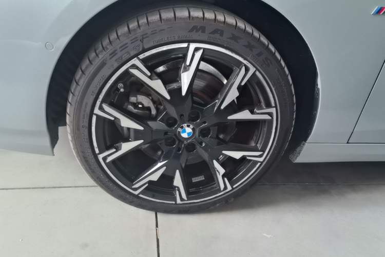 Used BMW 2 Series 2025 225L M Sport Night Edition Package Left Front Wheel Hub