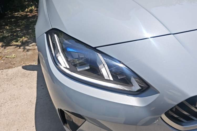 Used BMW 2 Series 2025 225L M Sport Package Right Front Headlight