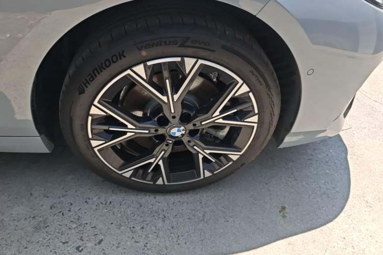 Used BMW 2 Series 2025 225L M Sport Package Right Front Wheel Hub