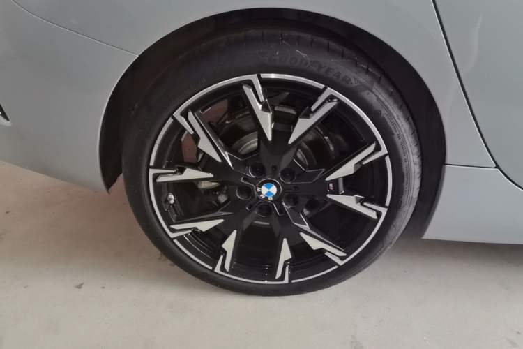 Used BMW 2 Series 2025 225L M Sport Night Edition Package Right Rear Wheel Hub