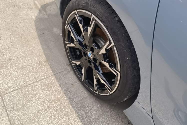 Used BMW 2 Series 2025 225L M Sport Night Edition Package Right Rear Wheel Hub