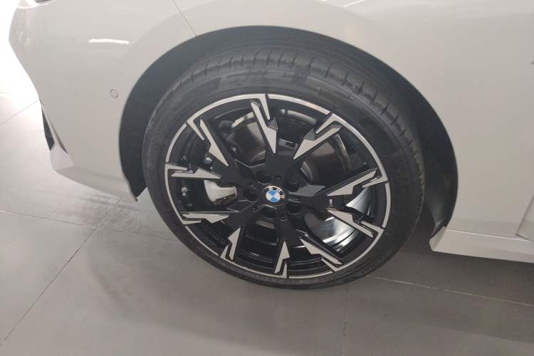 Used BMW 2 Series 2025 225L M Sport Night Edition Package Exterior 4