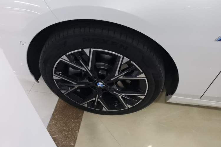 Used BMW 2 Series 2025 225L M Sport Package Left Front Wheel Hub