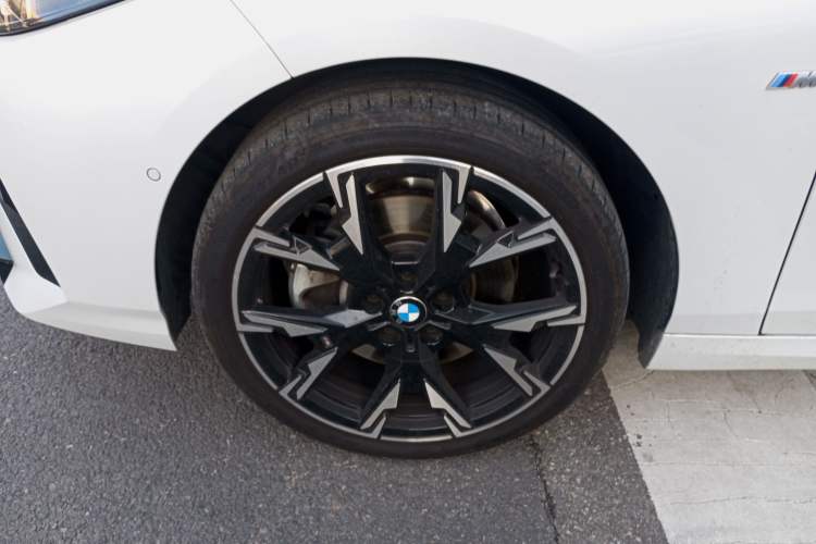 Used BMW 2 Series 2025 225L M Sport Night Edition Package Left Front Wheel Hub
