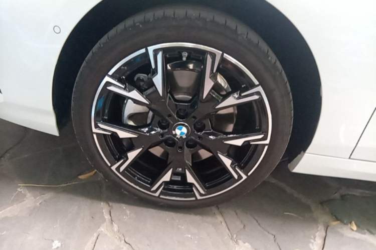 Used BMW 2 Series 2025 225L M Sport Night Edition Package Left Front Wheel Hub