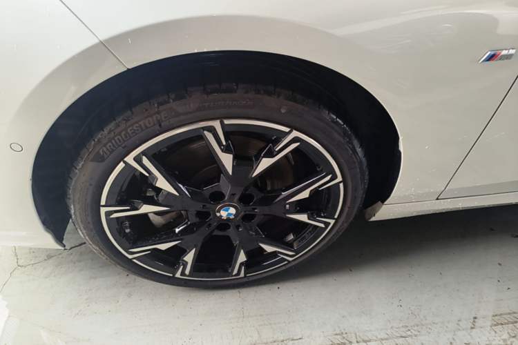 Used BMW 2 Series 2025 225L M Sport Night Edition Package Left Front Wheel Hub