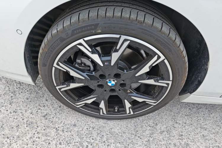 Used BMW 2 Series 2025 225L M Sport Night Edition Package Left Front Wheel Hub