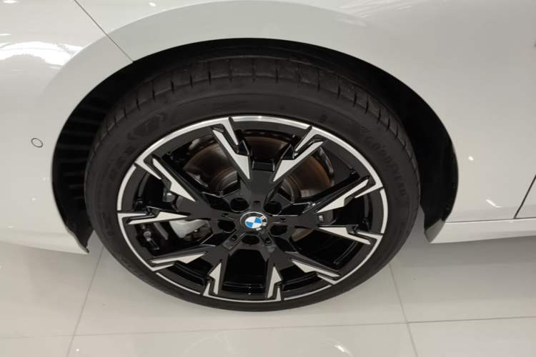 Used BMW 2 Series 2025 225L M Sport Night Edition Package Left Front Wheel Hub