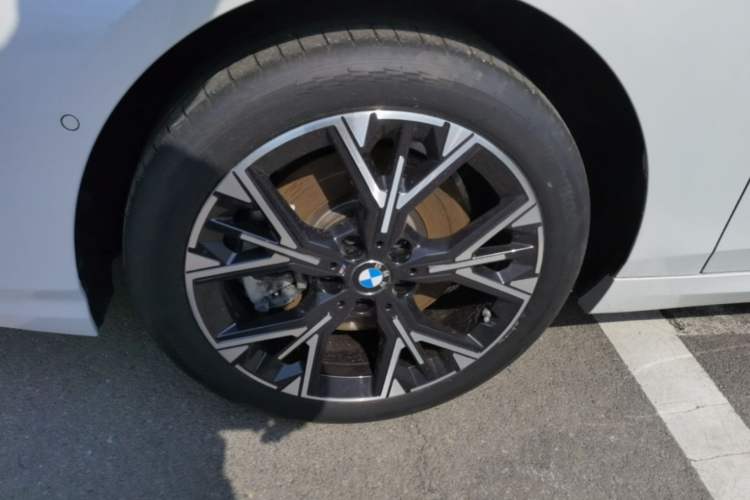 Used BMW 2 Series 2025 225L M Sport Package Left Front Wheel Hub