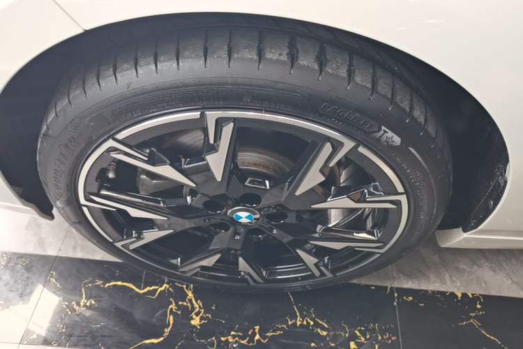 Used BMW 2 Series 2025 225L M Sport Night Edition Package Left Front Wheel Hub