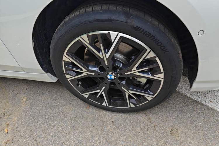 Used BMW 2 Series 2025 225L M Sport Package Right Front Wheel Hub