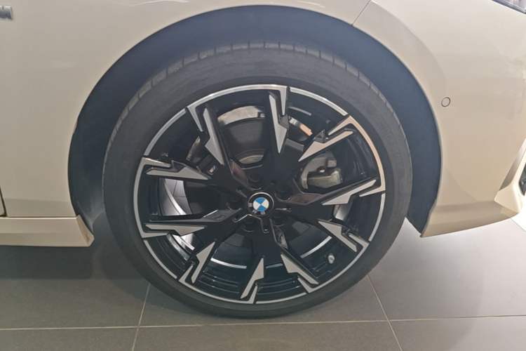 Used BMW 2 Series 2025 225L M Sport Night Edition Package Right Front Wheel Hub