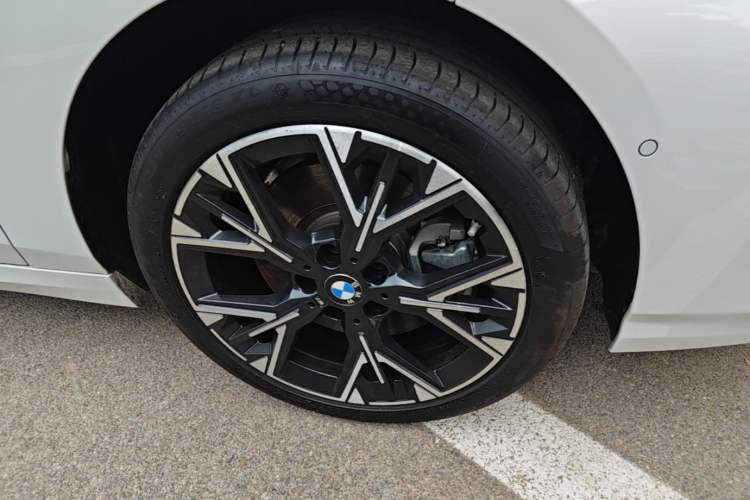 Used BMW 2 Series 2025 225L M Sport Package Right Front Wheel Hub