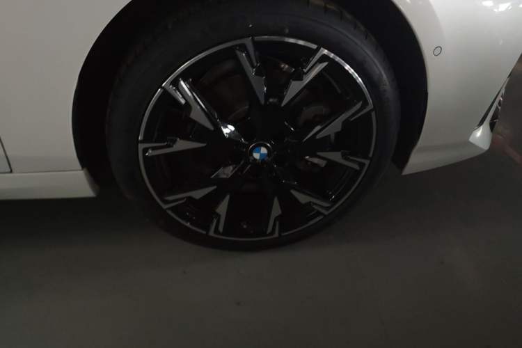 Used BMW 2 Series 2025 225L M Sport Night Edition Package Right Front Wheel Hub