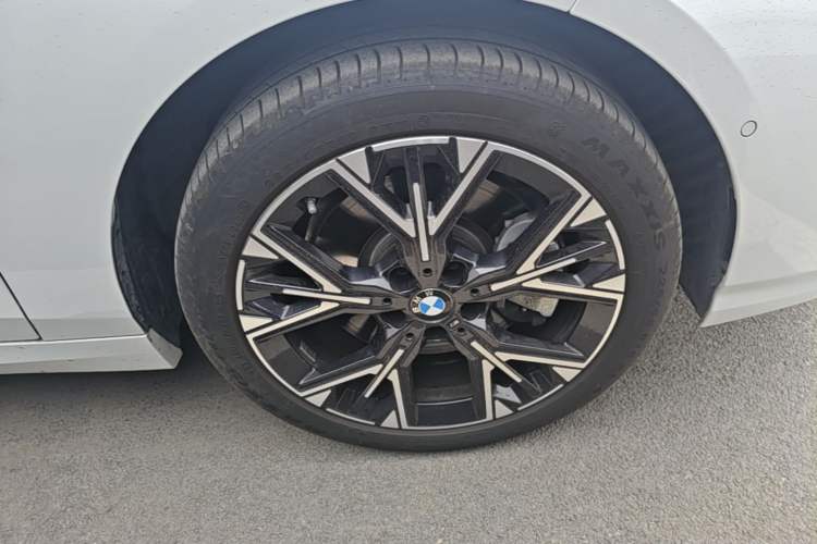 Used BMW 2 Series 2025 225L M Sport Package Right Front Wheel Hub