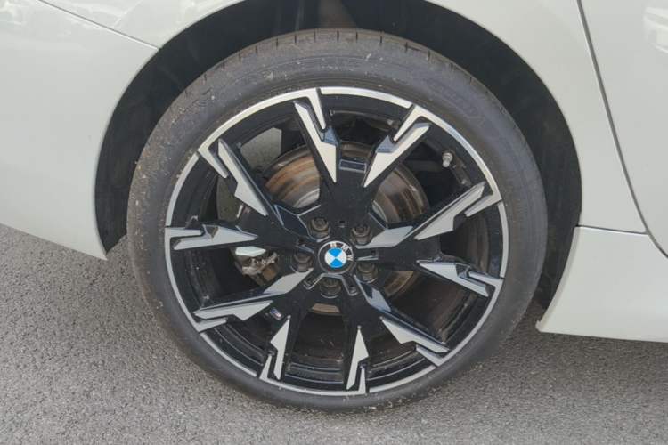 Used BMW 2 Series 2025 225L M Sport Night Edition Package Right Rear Wheel Hub