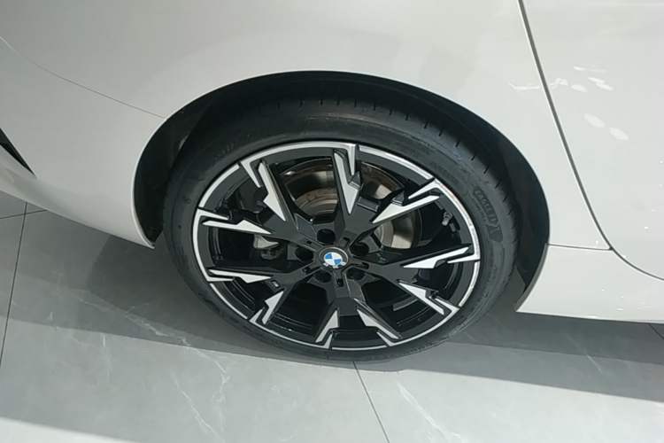 Used BMW 2 Series 2025 225L M Sport Night Edition Package Right Rear Wheel Hub