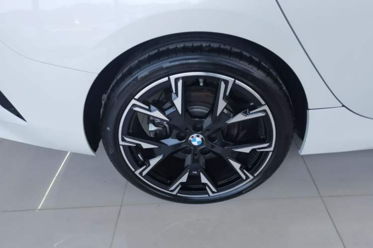 Used BMW 2 Series 2025 225L M Sport Night Edition Package Right Rear Wheel Hub