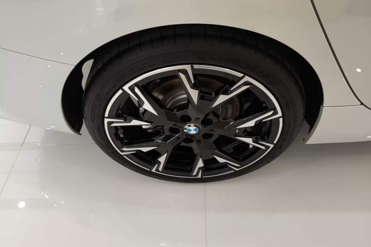 Used BMW 2 Series 2025 225L M Sport Night Edition Package Right Rear Wheel Hub