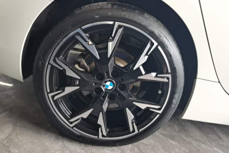 Used BMW 2 Series 2025 225L M Sport Night Edition Package Right Rear Wheel Hub