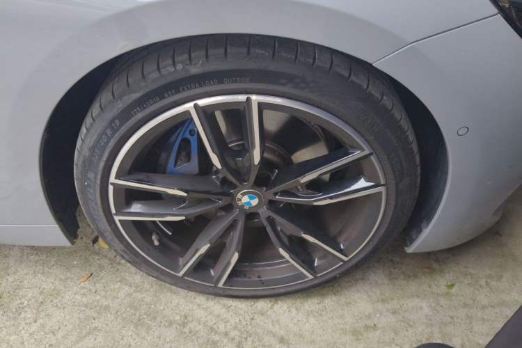 Used BMW 2 Series  Right Front Wheel Hub