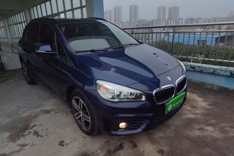 Used BMW 2 Series Active Tourer 2015 218i Sports Design Package Front Right 45 Deg