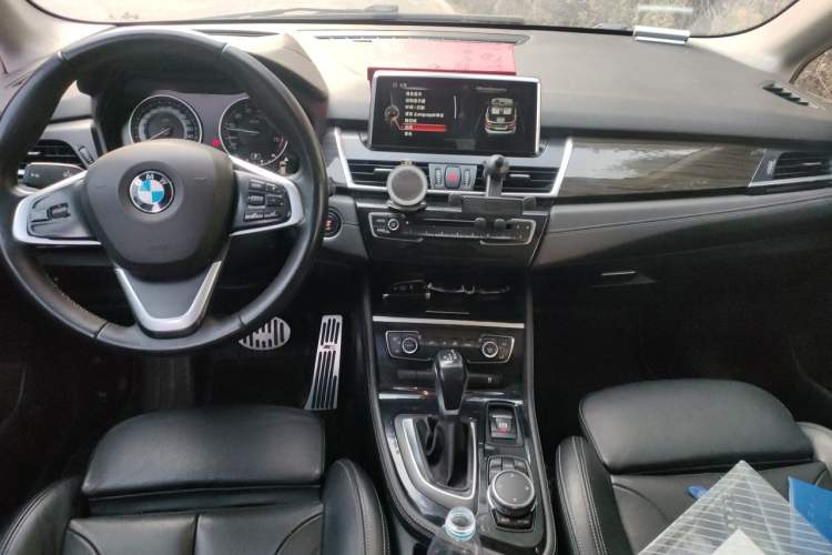 Used BMW 2 Series Active Tourer 2014 220i Luxury Design Package Center Console