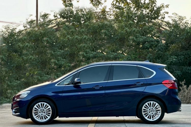 Used BMW 2 Series Active Tourer 2014 220i Luxury Design Package Exterior 2