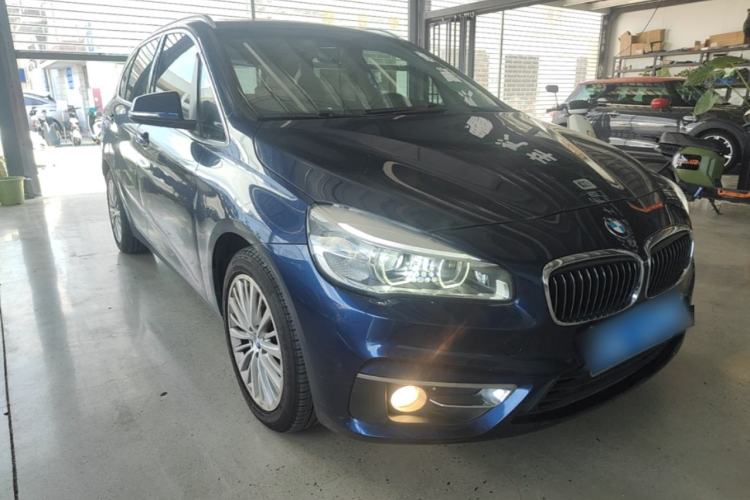 Used BMW 2 Series Active Tourer 2014 220i Luxury Design Package Front Right 45 Deg