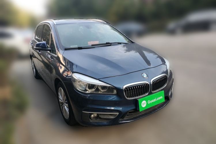 Used BMW 2 Series Active Tourer 2014 220i Luxury Design Package Front Right 45 Deg