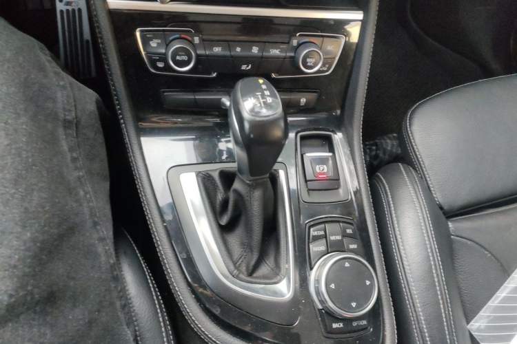 Used BMW 2 Series Active Tourer 2014 220i Luxury Design Package Gear Lever