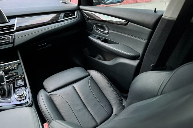 Used BMW 2 Series Active Tourer 2014 220i Luxury Design Package Interior 9
