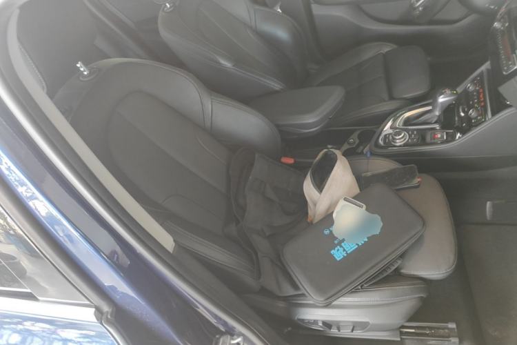 Used BMW 2 Series Active Tourer 2014 220i Luxury Design Package Right Front Seat