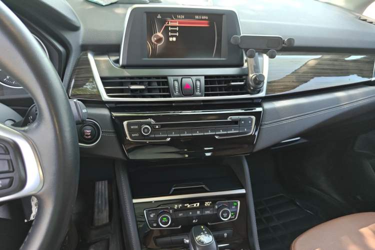 Used BMW 2 Series Active Tourer 2014 220i Luxury Design Package Audio And AC Panel