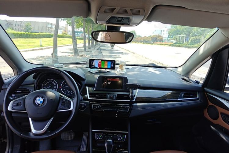 Used BMW 2 Series Active Tourer 2014 220i Luxury Design Package Center Console