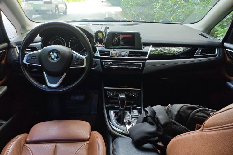 Used BMW 2 Series Active Tourer 2014 220i Luxury Design Package Center Console