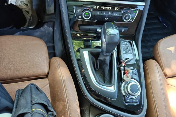 Used BMW 2 Series Active Tourer 2014 220i Luxury Design Package Gear Lever