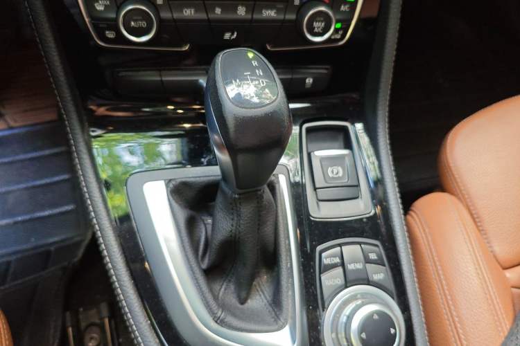 Used BMW 2 Series Active Tourer 2014 220i Luxury Design Package Gear Lever