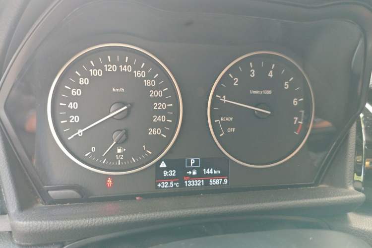 Used BMW 2 Series Active Tourer 2014 220i Luxury Design Package Instrument Cluster