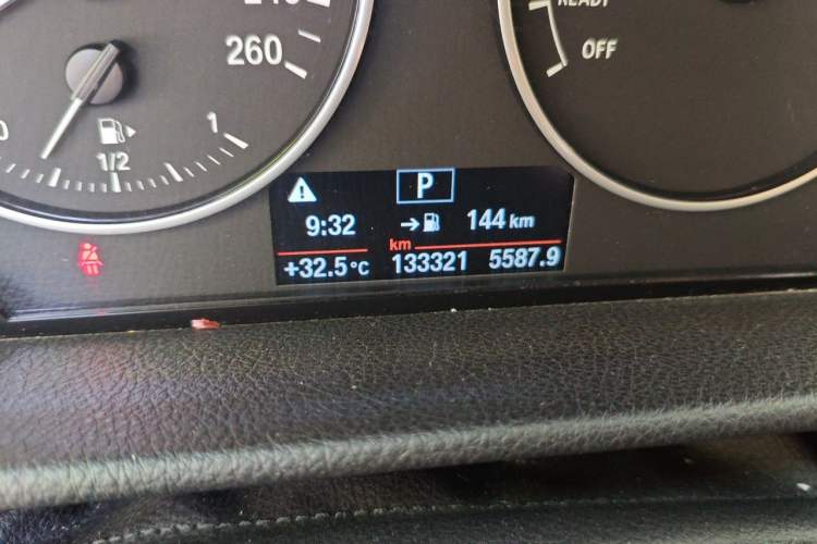 Used BMW 2 Series Active Tourer 2014 220i Luxury Design Package Odometer Close Up