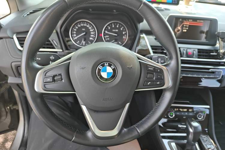 Used BMW 2 Series Active Tourer 2014 220i Luxury Design Package Steering Wheel