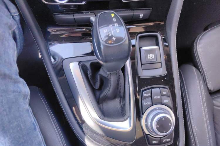 Used BMW 2 Series Active Tourer 2014 220i Luxury Design Package Gear Lever