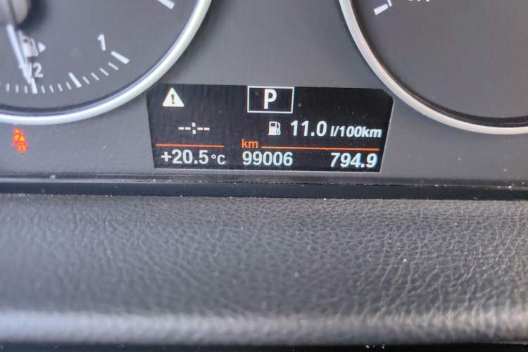 Used BMW 2 Series Active Tourer 2014 220i Luxury Design Package Odometer Close Up