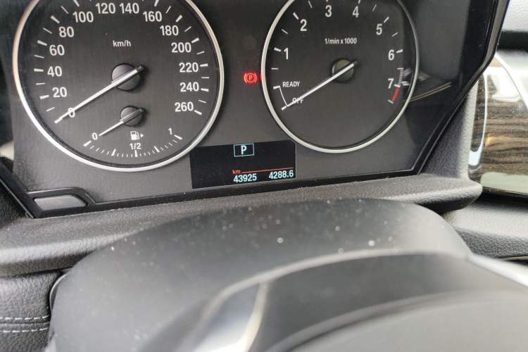 Used BMW 2 Series Active Tourer 2014 220i Luxury Design Package Odometer Close Up