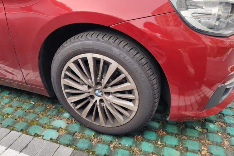 Used BMW 2 Series Active Tourer 2014 220i Luxury Design Package Right Front Wheel Hub