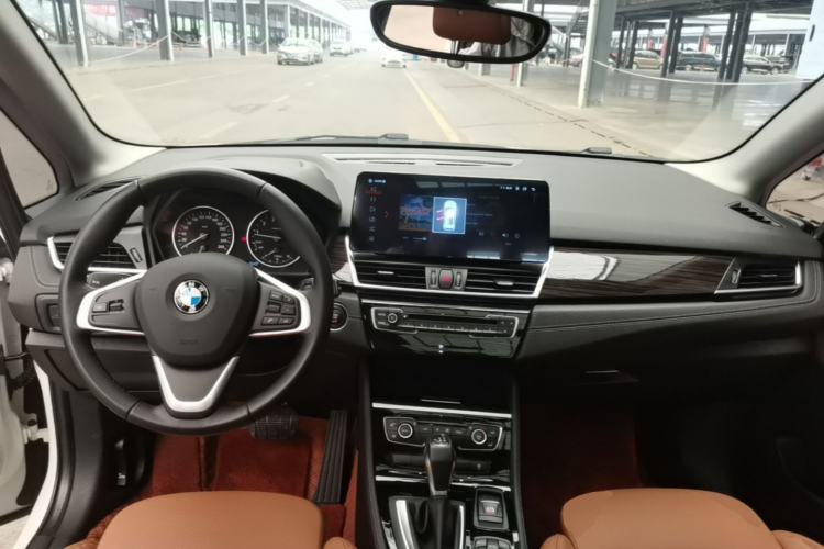 Used BMW 2 Series Active Tourer 2014 220i Luxury Design Package Center Console