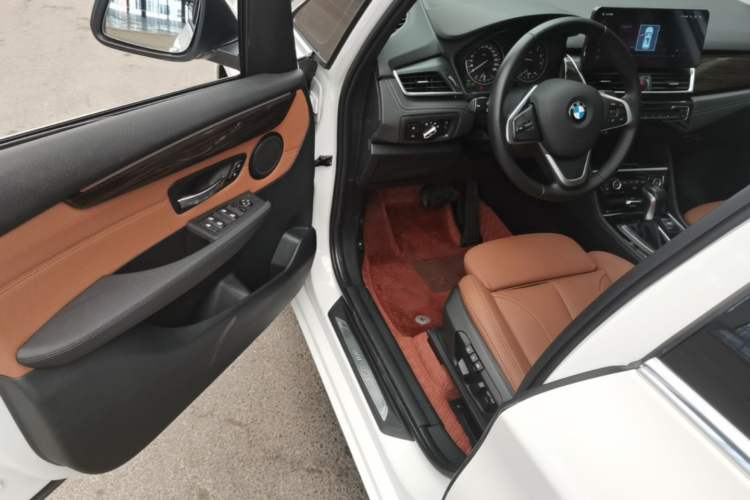 Used BMW 2 Series Active Tourer 2014 220i Luxury Design Package Driver Seat