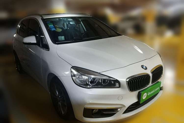 Used BMW 2 Series Active Tourer 2014 220i Luxury Design Package Front Right 45 Deg