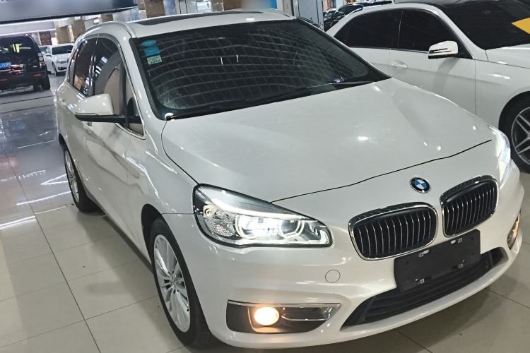 Used BMW 2 Series Active Tourer 2014 220i Luxury Design Package Front Right 45 Deg